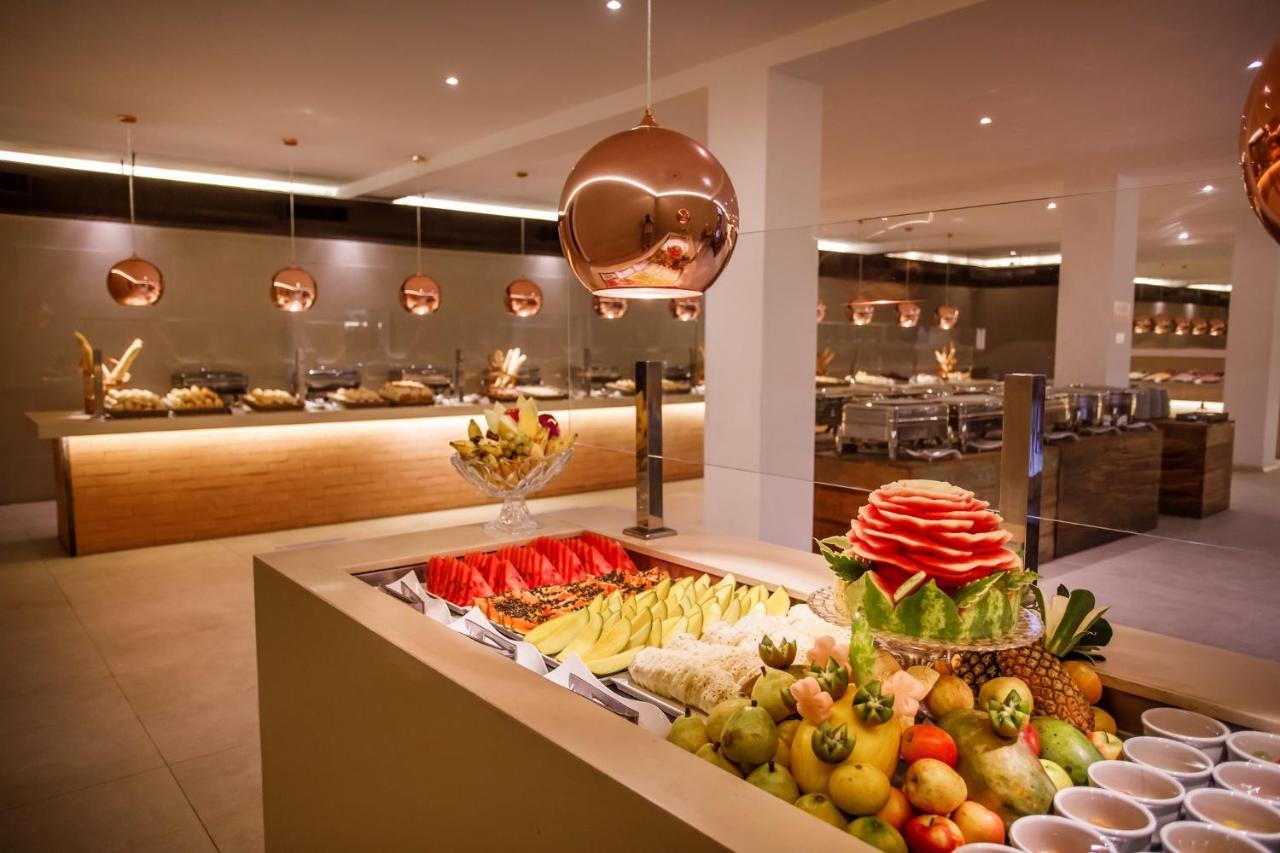 La Torre Resort All Inclusive ปอร์โตเซกูโร ภายนอก รูปภาพ The buffet at the hotel