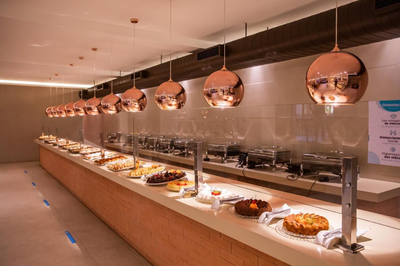 La Torre Resort All Inclusive ปอร์โตเซกูโร ภายนอก รูปภาพ The buffet at the lounge